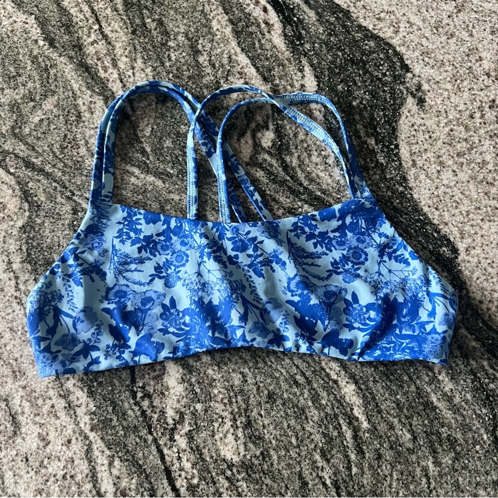 JOLYN BIKINI TOP - Fendrick Fixed Back Bikini Top in VINTAGE PRINT Everflower🪻